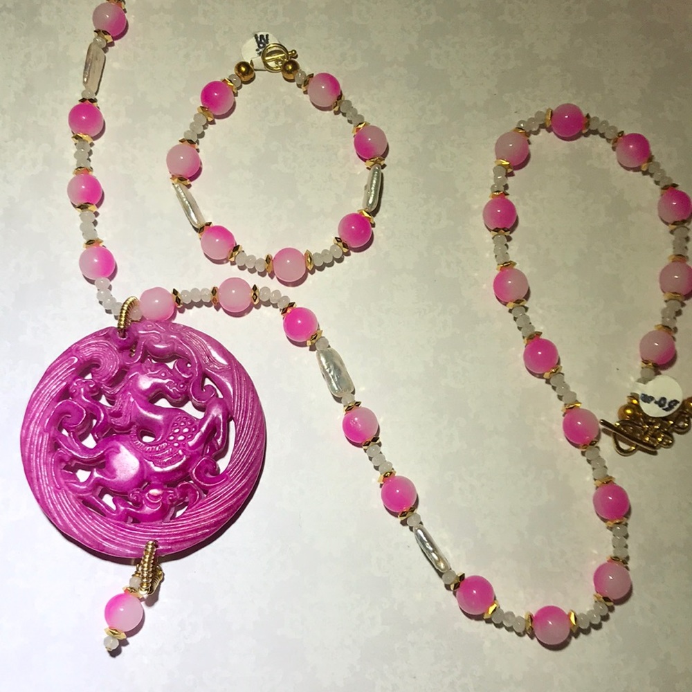 Gorgeous jade, pearl & glass Necklaces & Bracelet